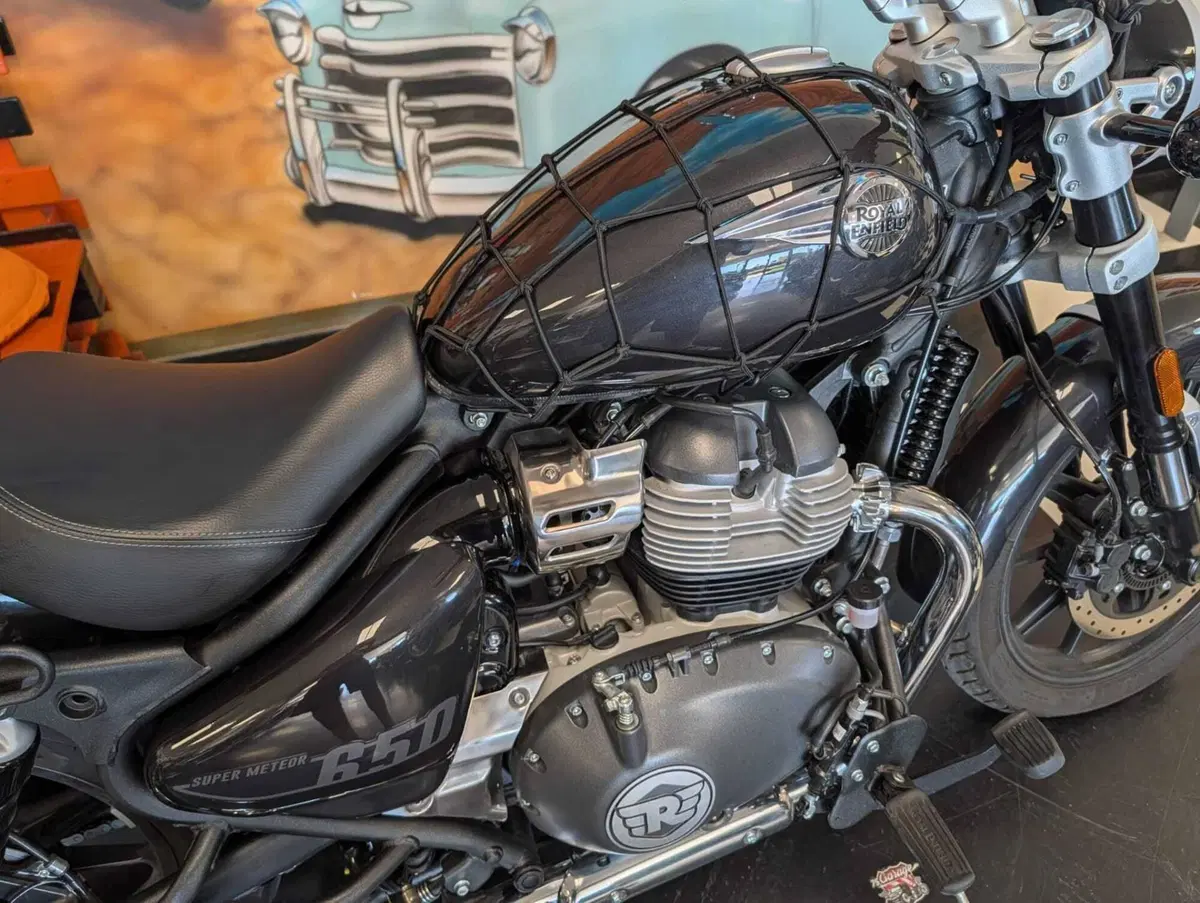 Royal Enfield Super Meteor 650 (2023 - 26) (5)
