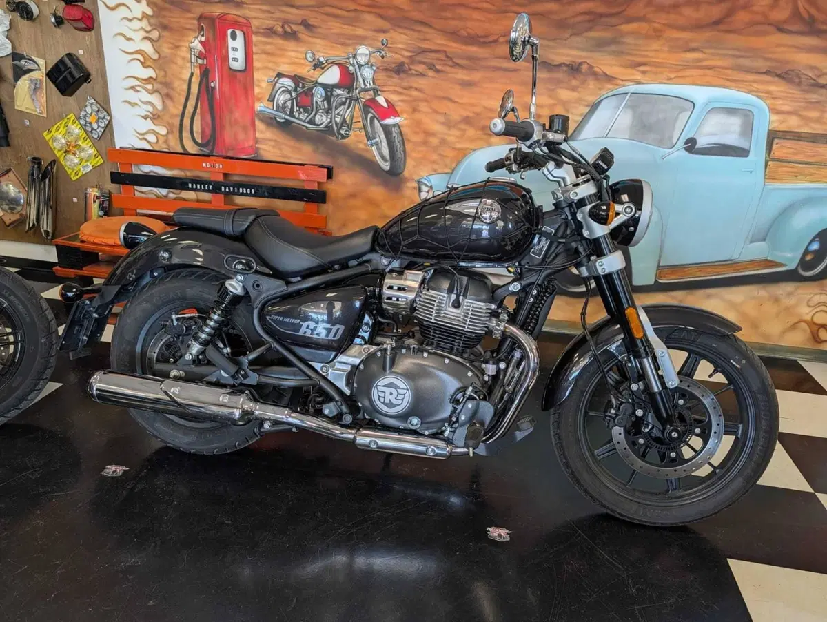 Royal Enfield Super Meteor 650 (2023 - 26) (6)