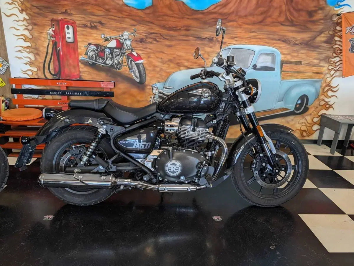 Royal Enfield Super Meteor 650 (2023 - 26) (7)