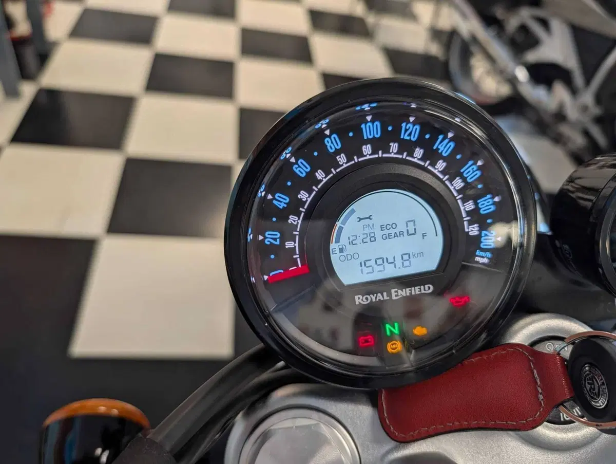 Royal Enfield Super Meteor 650 (2023 - 26) (9)