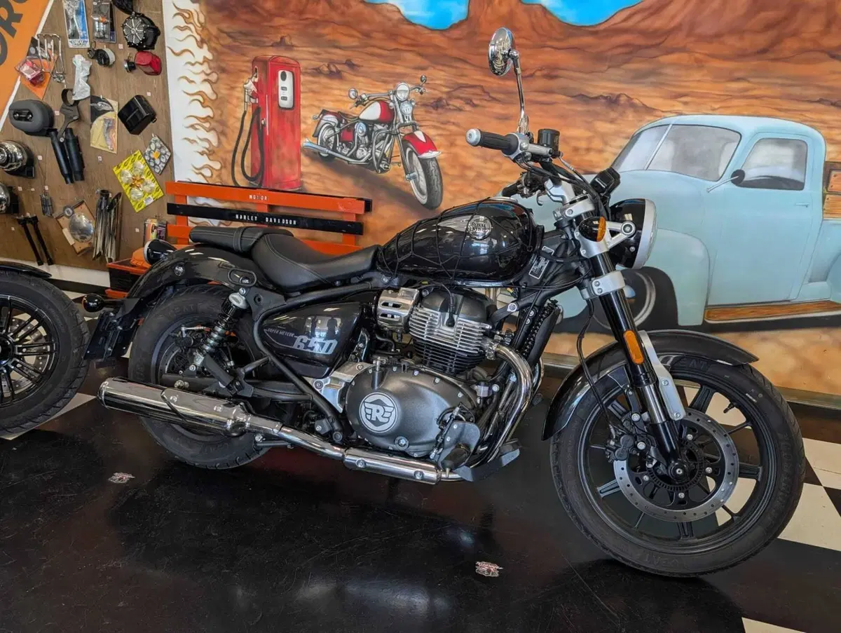 Royal Enfield Super Meteor 650 (2023 - 26) (12)