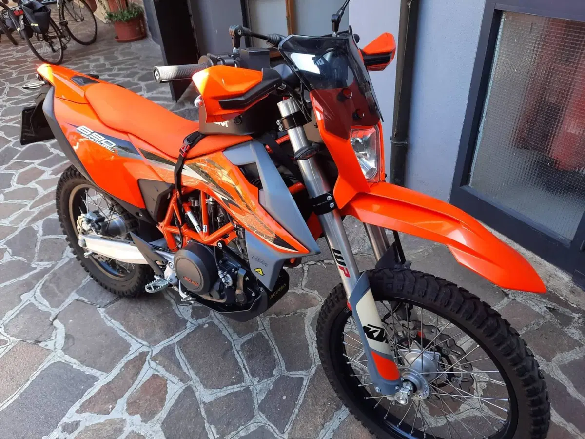 KTM 690 Enduro R (2022 - 25) (2)