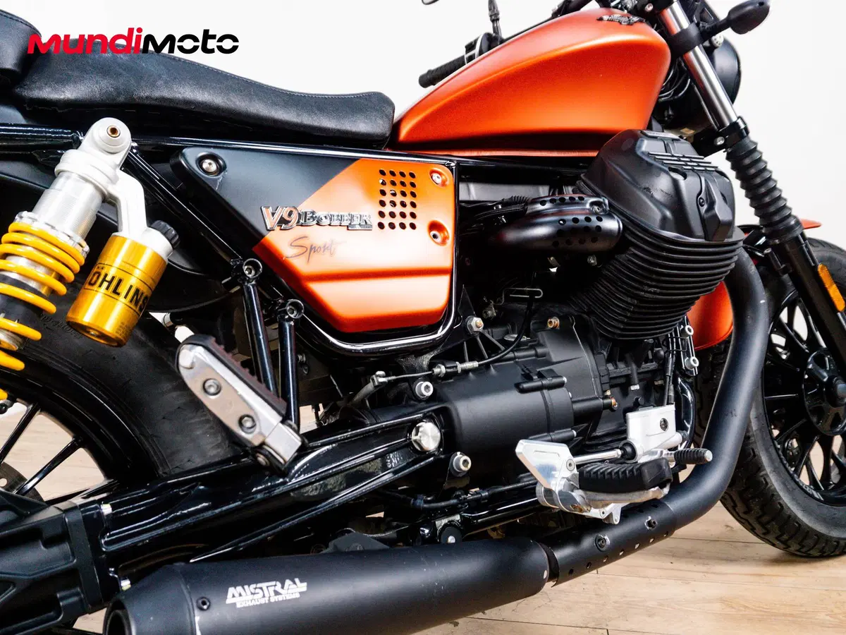 Moto Guzzi V9 Bobber Sport (2019 - 20) (4)