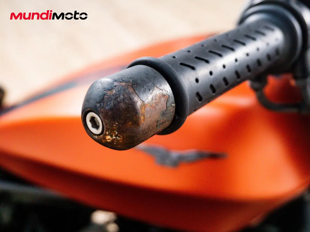 Moto Guzzi V9 Bobber Sport (2019 - 20) (16)