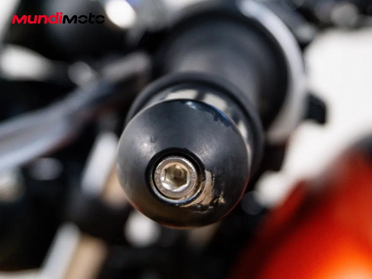 Moto Guzzi V9 Bobber Sport (2019 - 20) (15)