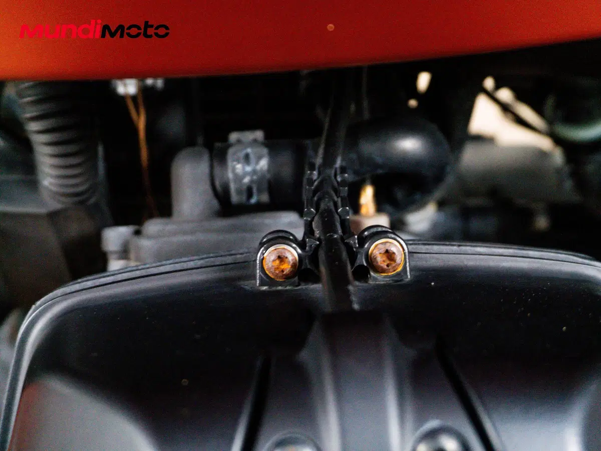 Moto Guzzi V9 Bobber Sport (2019 - 20) (17)