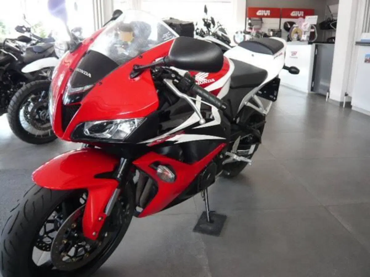 Honda CBR 600 RR (2007 - 08) (3)