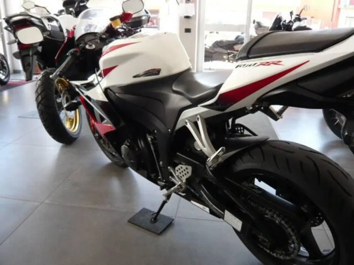 Honda CBR 600 RR (2007 - 08) (4)