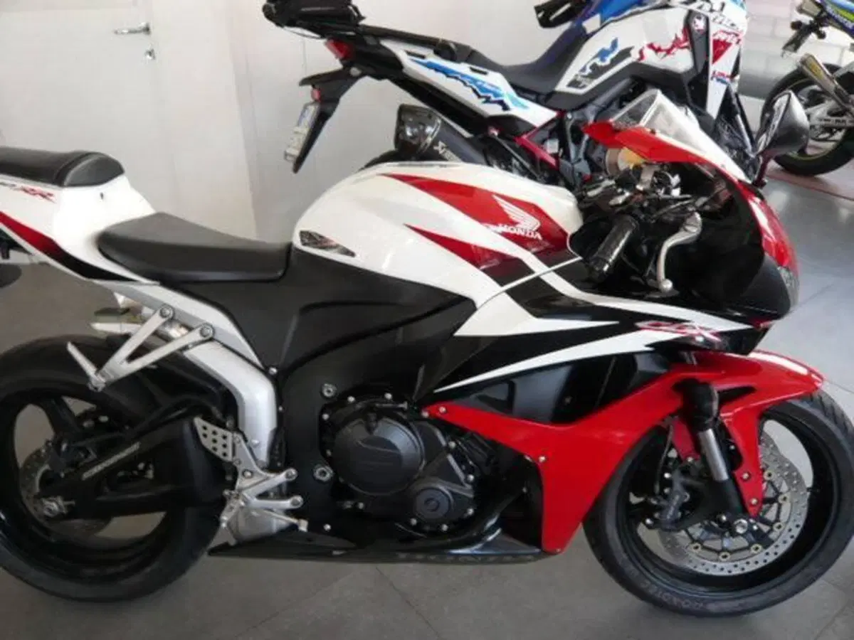 Honda CBR 600 RR (2007 - 08) (7)