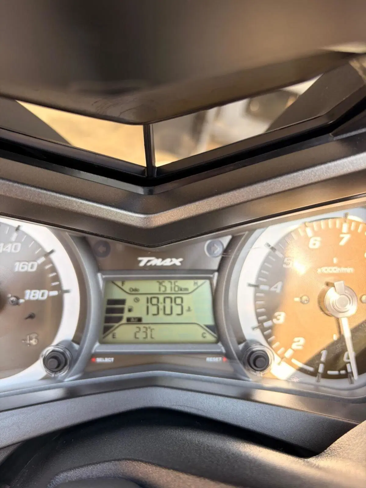 Yamaha T-Max 530 Iron Max ABS (2014 - 17) (4)