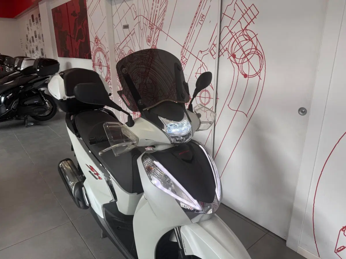 Honda SH 300 i ABS (2016 - 20) (10)