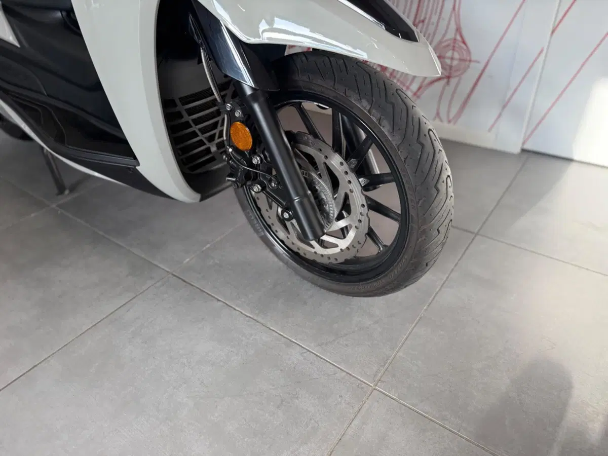 Kymco Agility 300i (2021 - 25) (9)