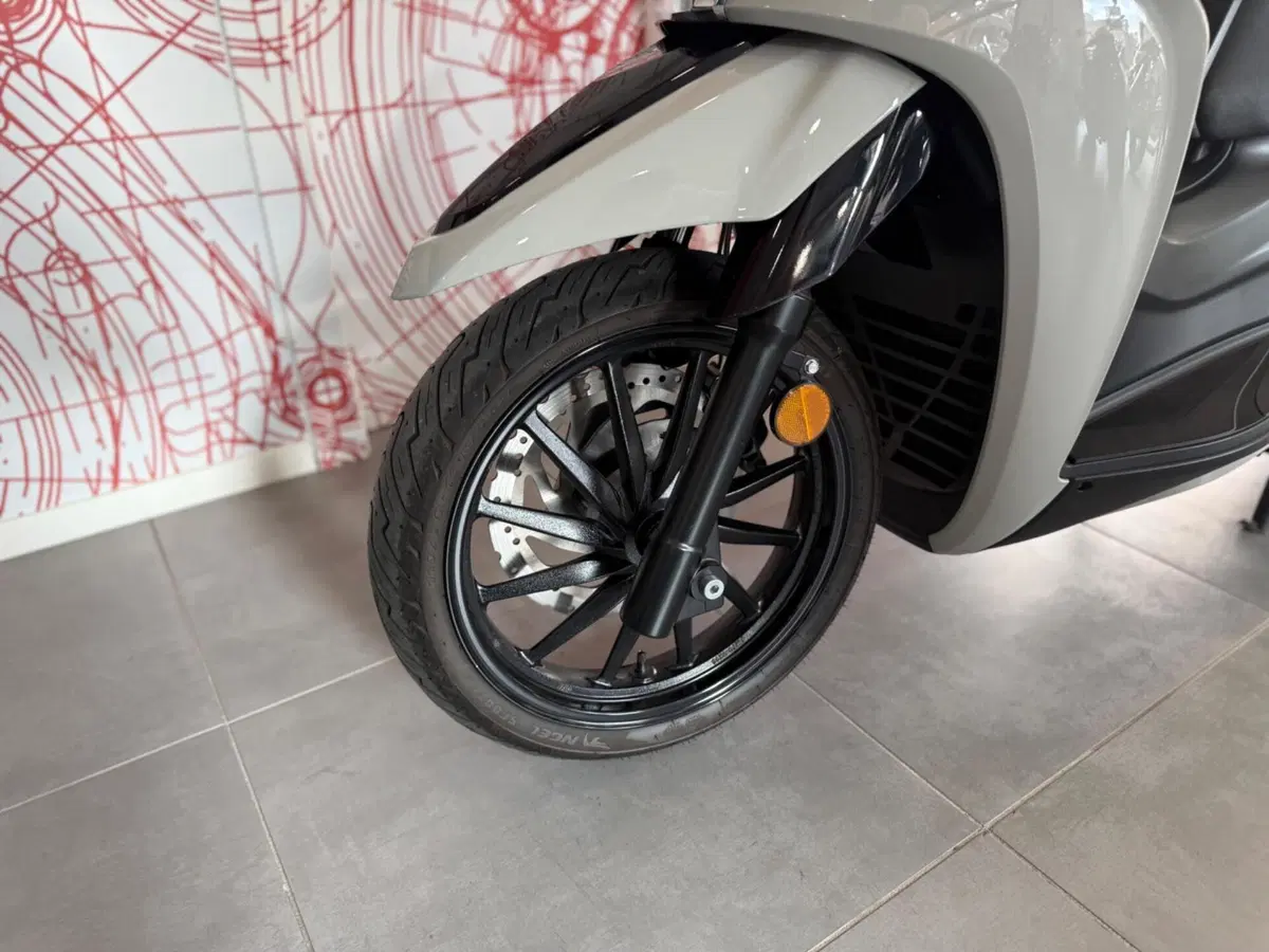 Kymco Agility 300i (2021 - 25) (13)