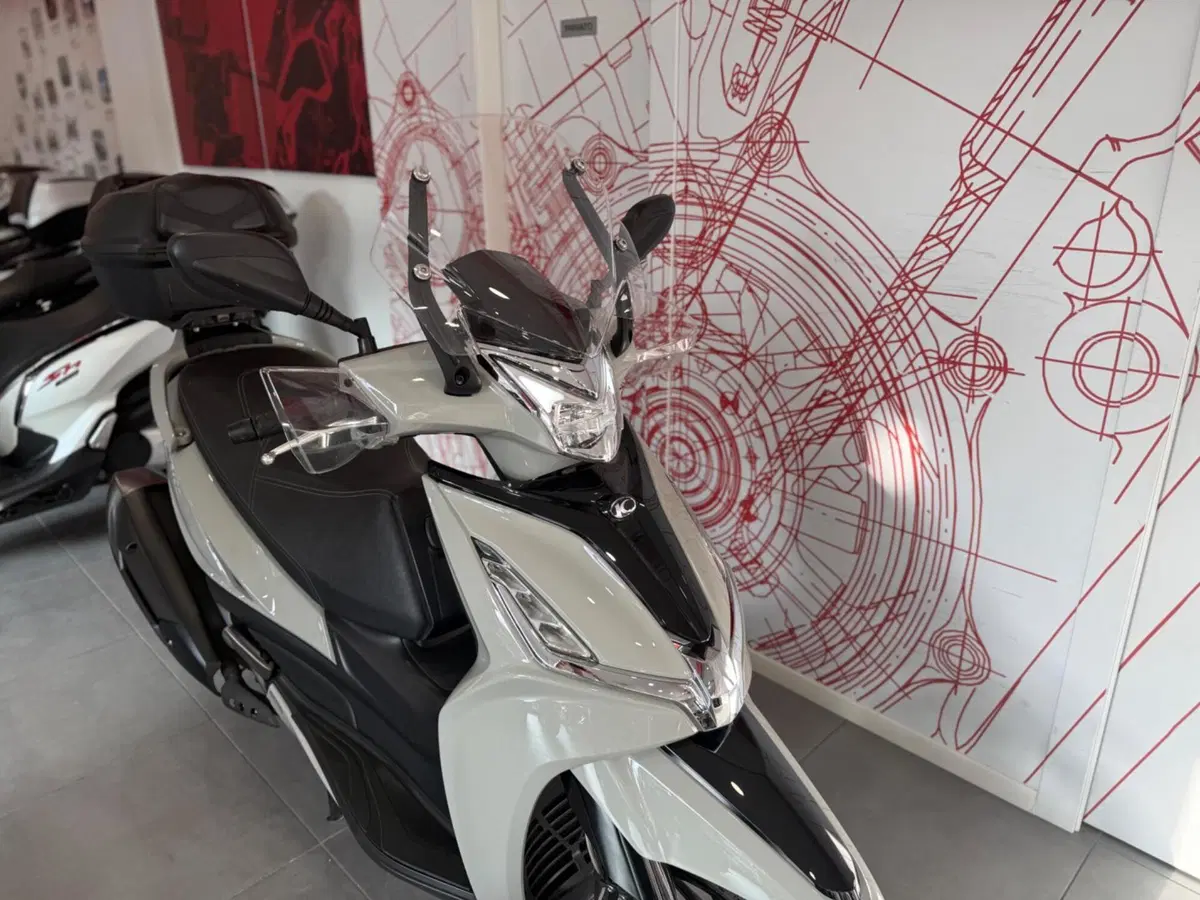 Kymco Agility 300i (2021 - 25) (10)
