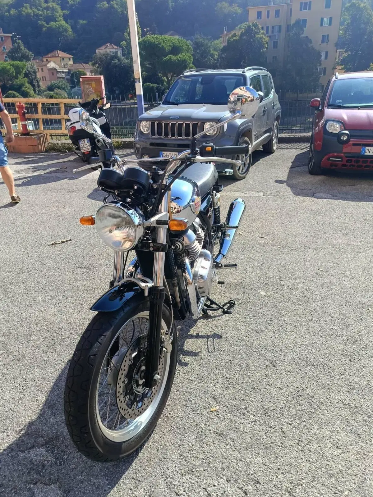 Royal Enfield Interceptor 650 Chrome (2020) (2)