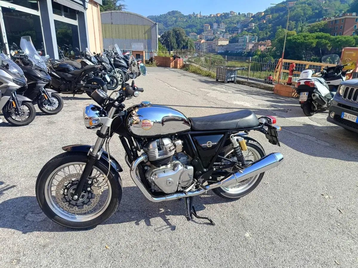 Royal Enfield Interceptor 650 Chrome (2020) (3)