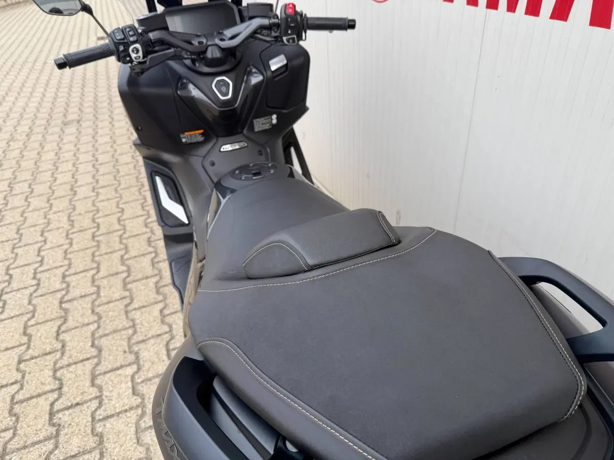 Yamaha T-Max 560 Tech Max (2022 - 24) (5)