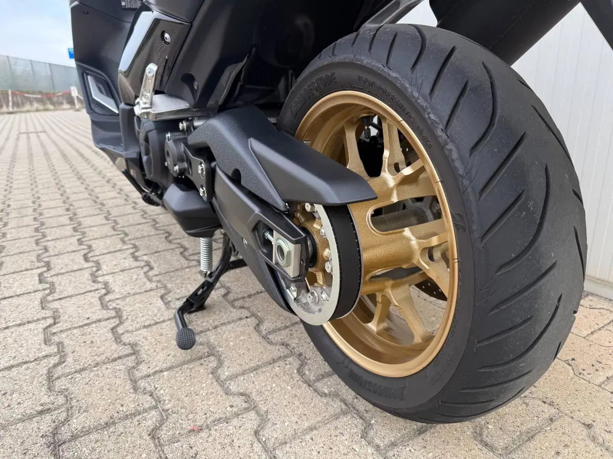 Yamaha T-Max 560 Tech Max (2022 - 24) (8)