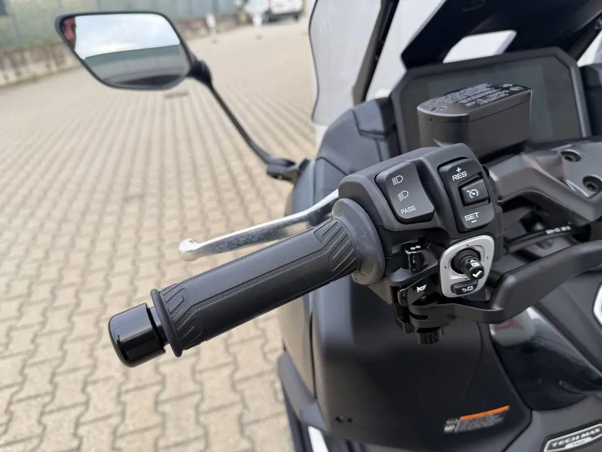 Yamaha T-Max 560 Tech Max (2022 - 24) (6)