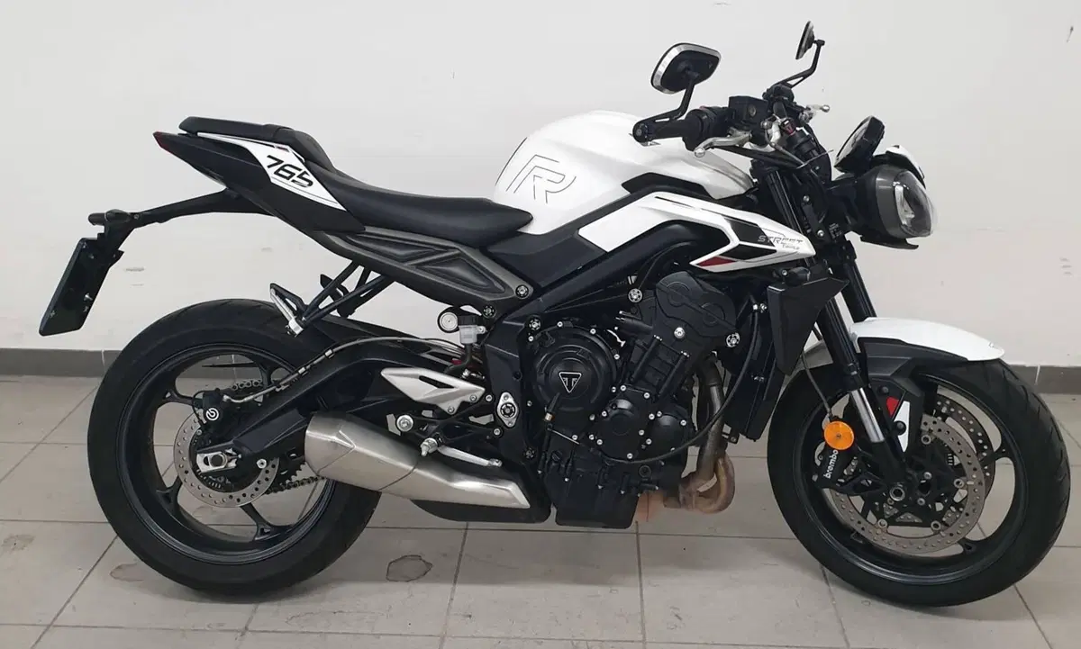Triumph Street Triple 765 R (2023 - 26) (2)