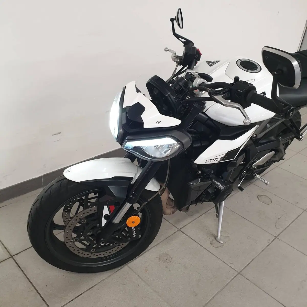 Triumph Street Triple 765 R (2023 - 26) (3)