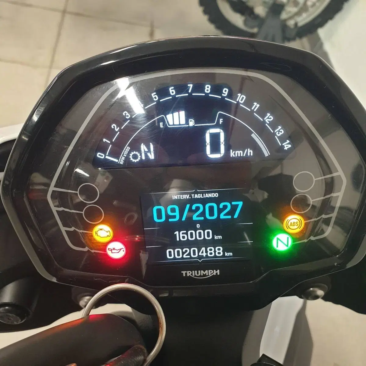 Triumph Street Triple 765 R (2023 - 26) (4)