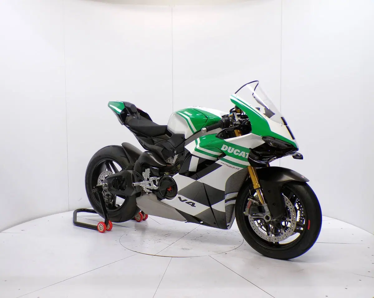 Ducati Panigale V4 Tricolore (2025 - 26) (2)