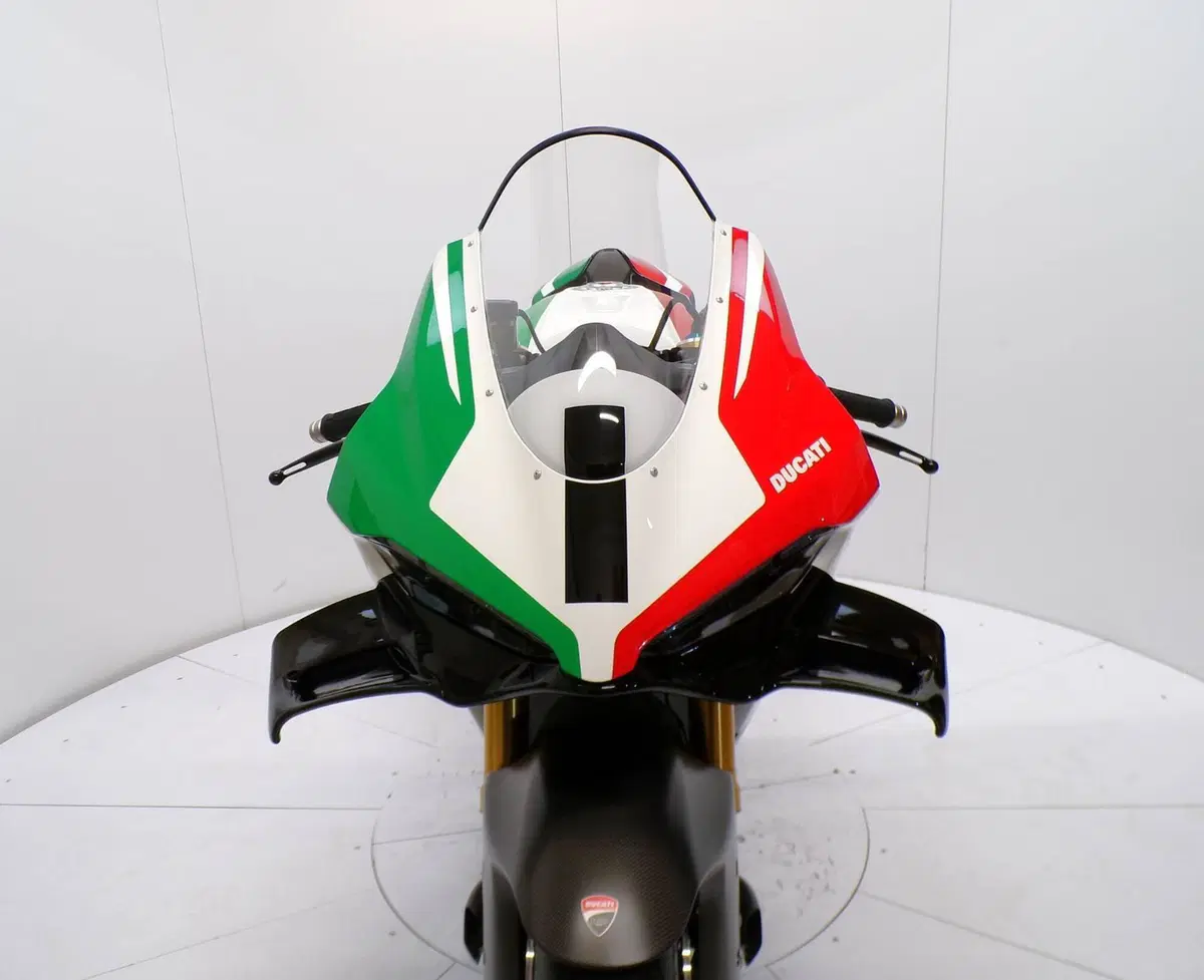 Ducati Panigale V4 Tricolore (2025 - 26) (9)