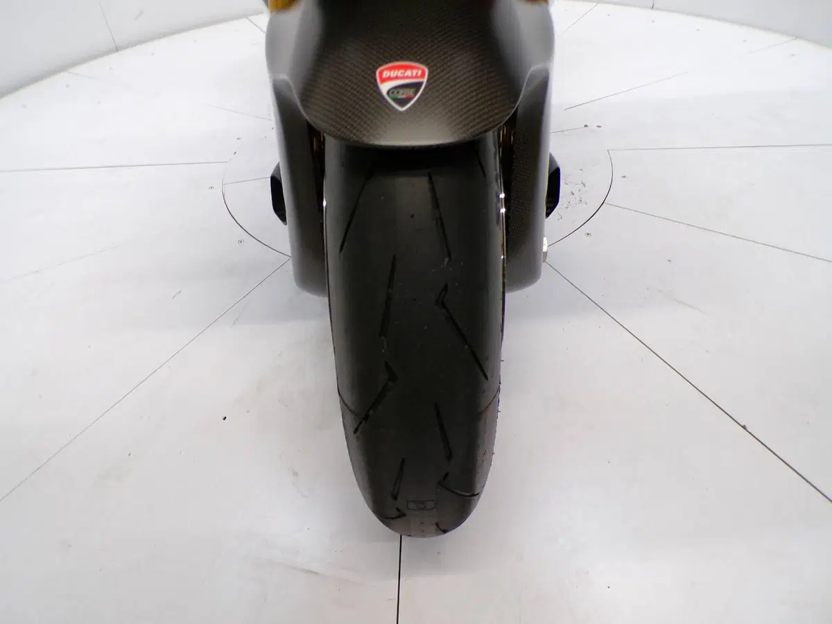 Ducati Panigale V4 Tricolore (2025 - 26) (10)