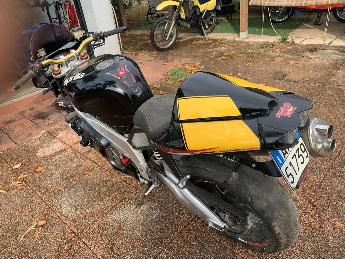 Aprilia RSV 1000 (2000 - 01) (3)
