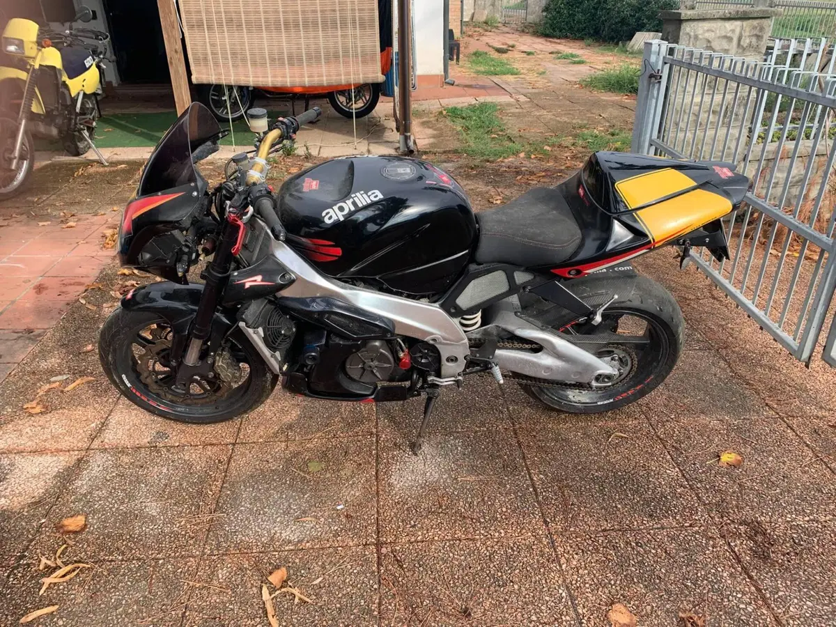 Aprilia RSV 1000 (2000 - 01) (4)