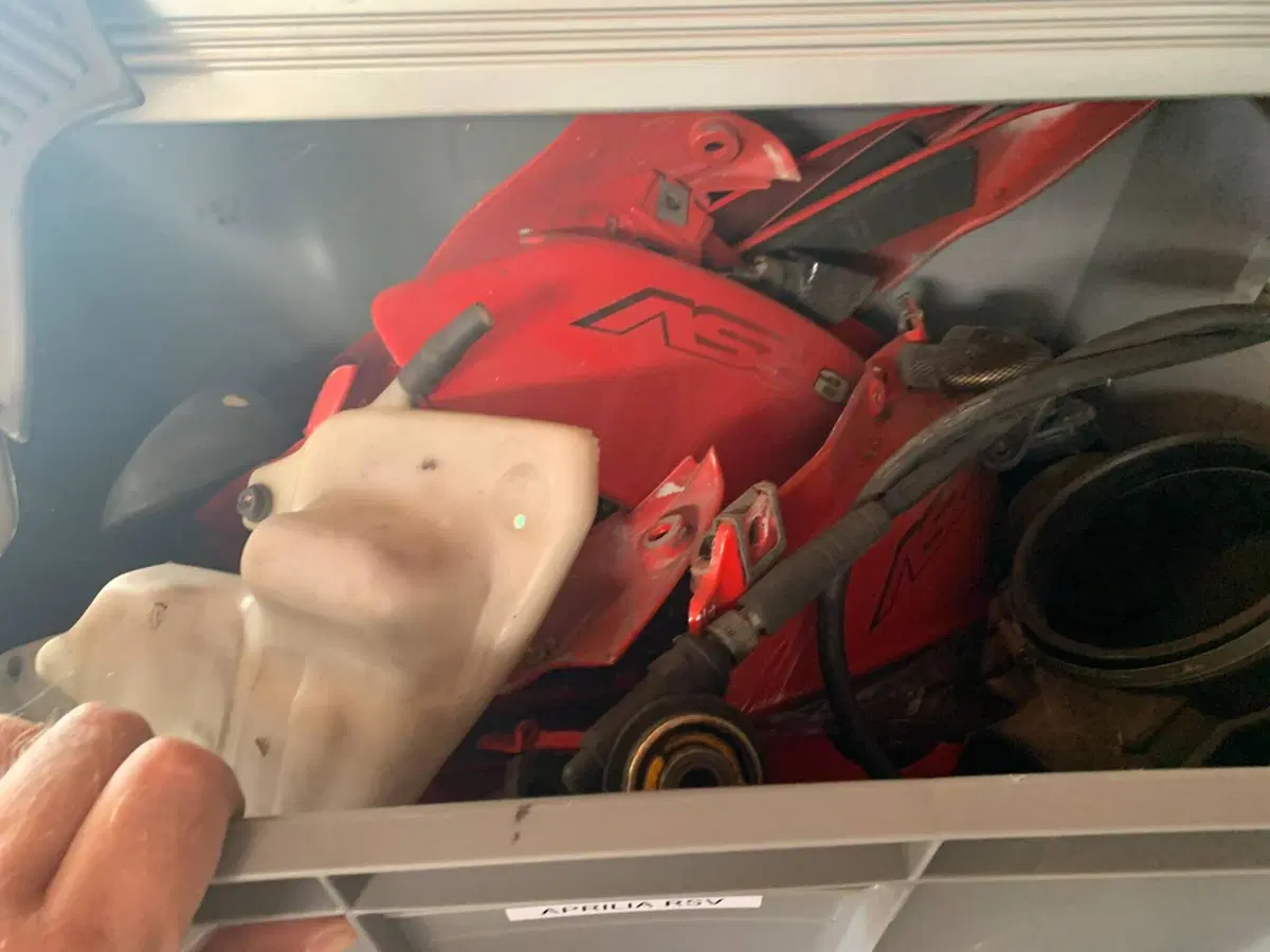 Aprilia RSV 1000 (2000 - 01) (14)