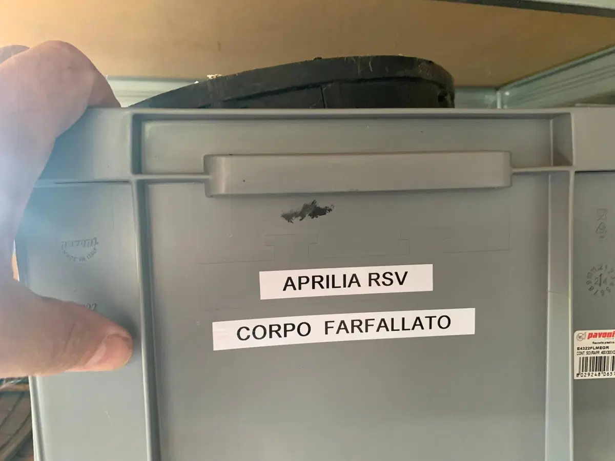 Aprilia RSV 1000 (2000 - 01) (16)