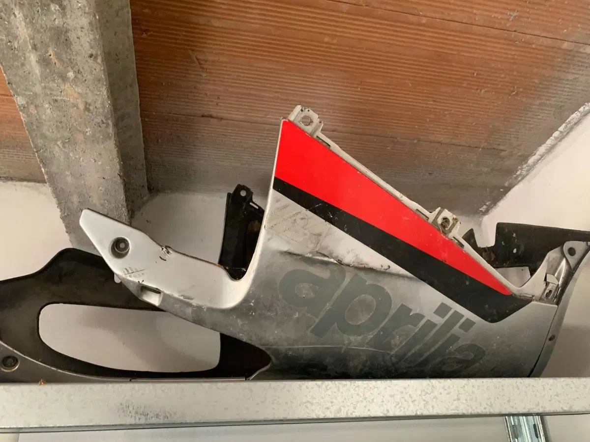 Aprilia RSV 1000 (2000 - 01) (17)