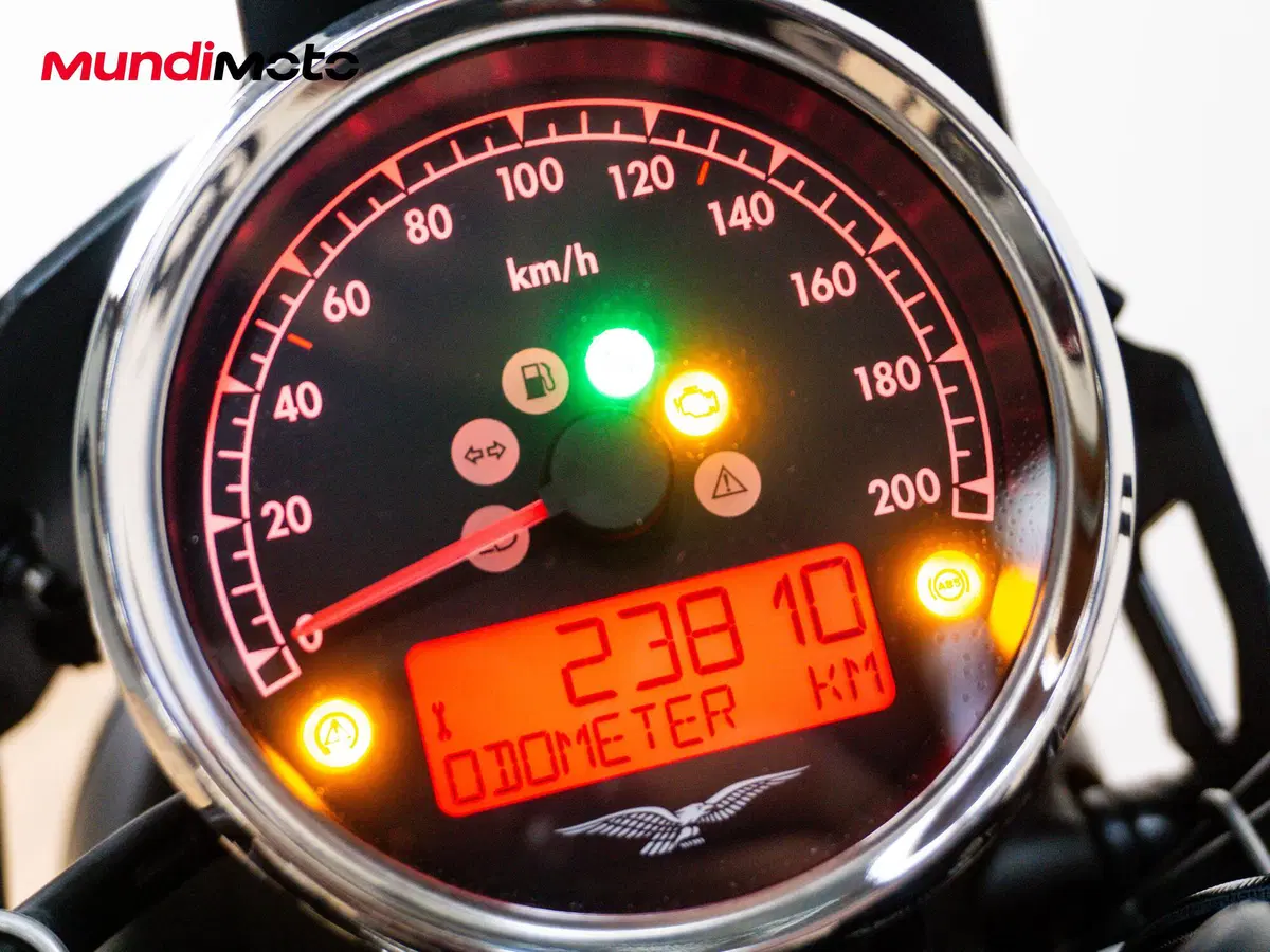 Moto Guzzi V9 Bobber Sport (2019 - 20) (12)