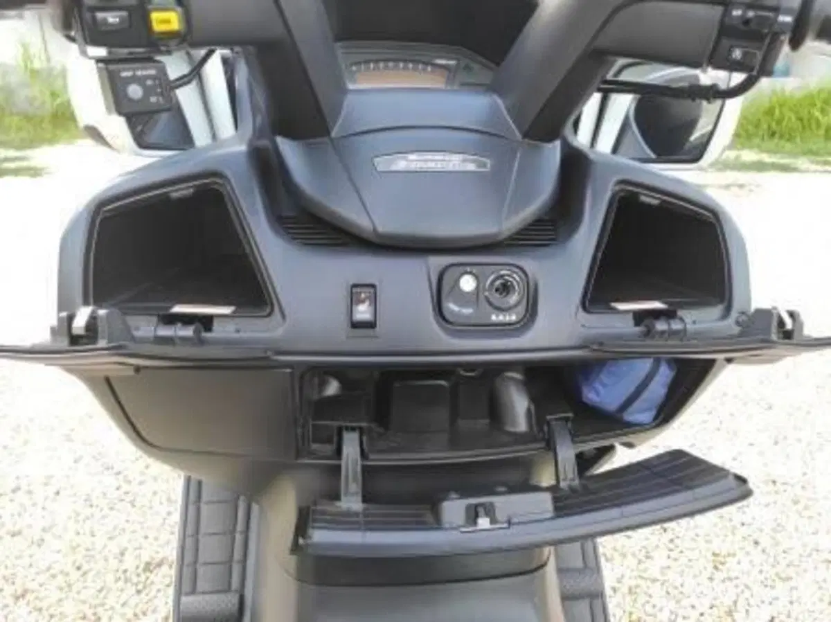 Suzuki Burgman AN 650 Executive ABS (2006 - 12) (8)