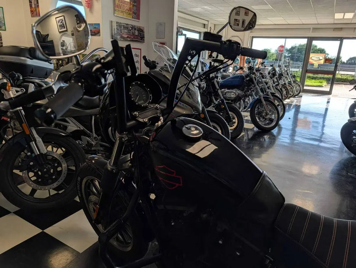 Harley-Davidson 883 R (2006 - 07) - XL 883R (7)