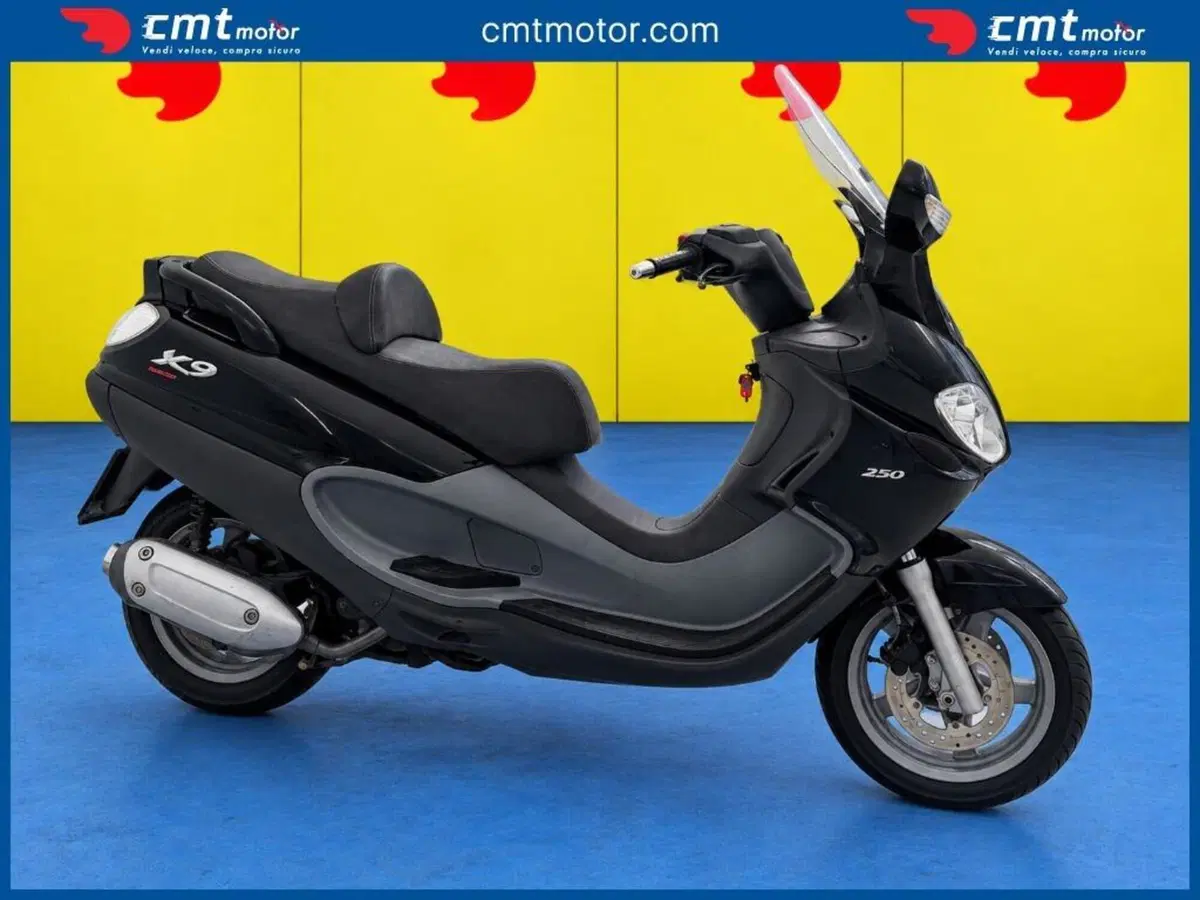 Piaggio X9 250 Evolution (3)