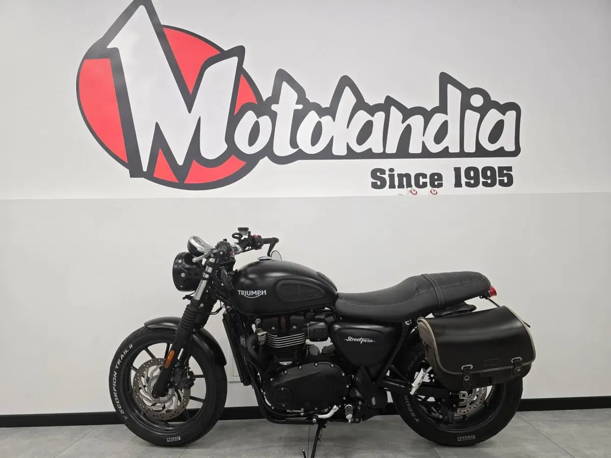 Triumph Street Twin 900 (2016) (2)