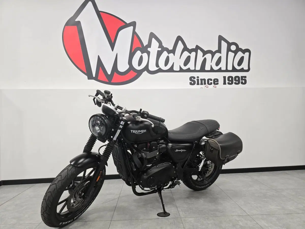 Triumph Street Twin 900 (2016) (3)