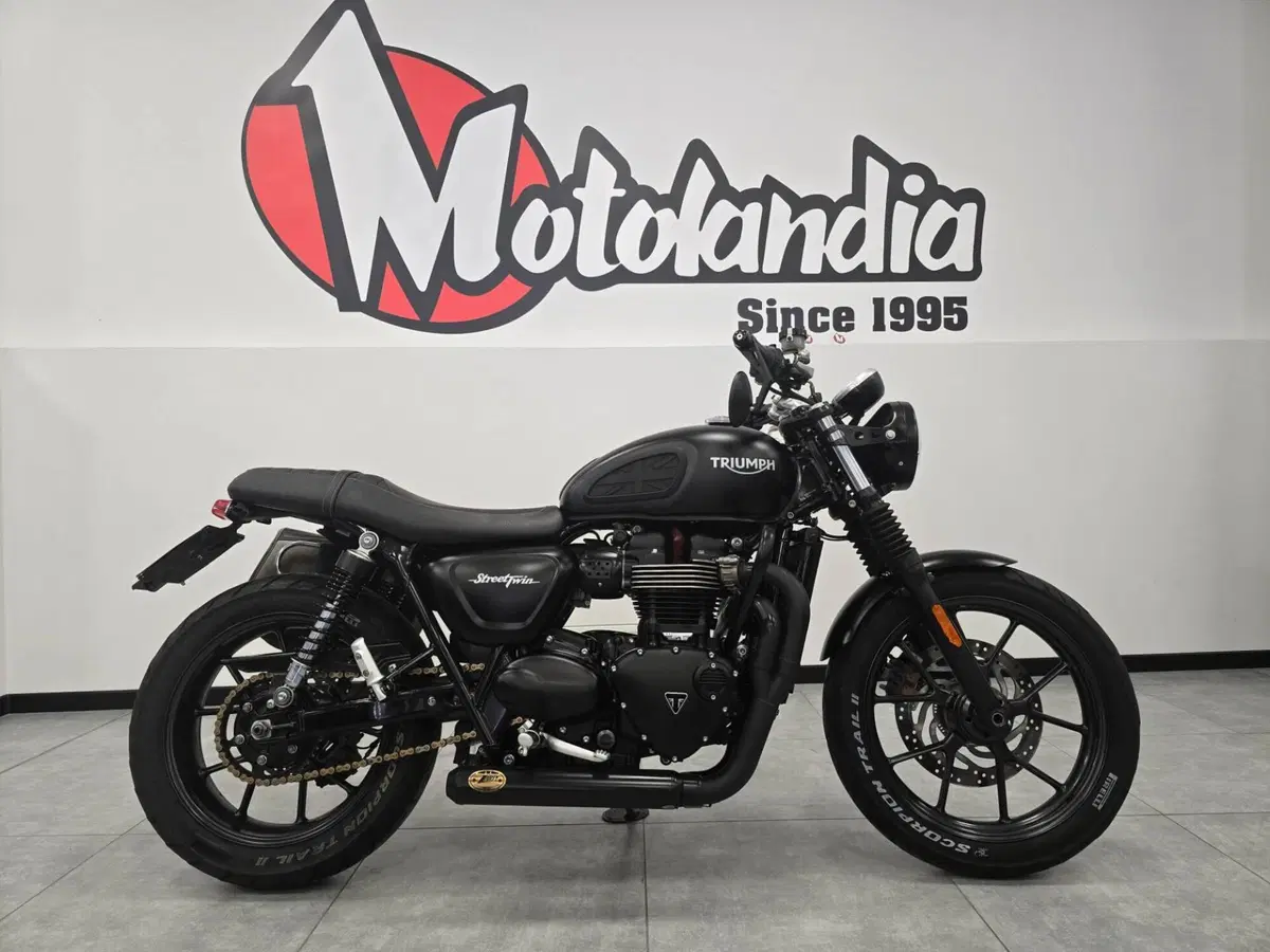 Triumph Street Twin 900 (2016) (4)