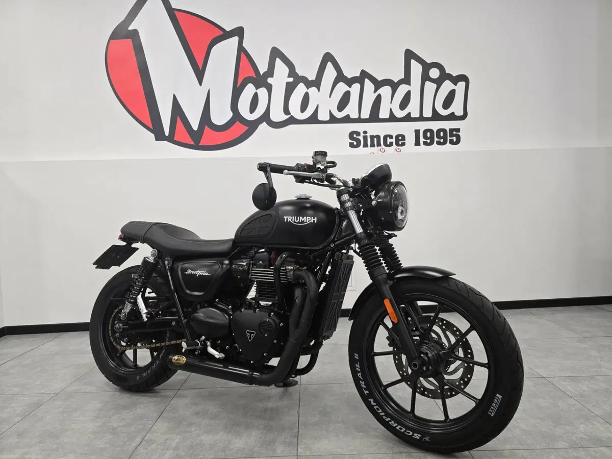 Triumph Street Twin 900 (2016)
