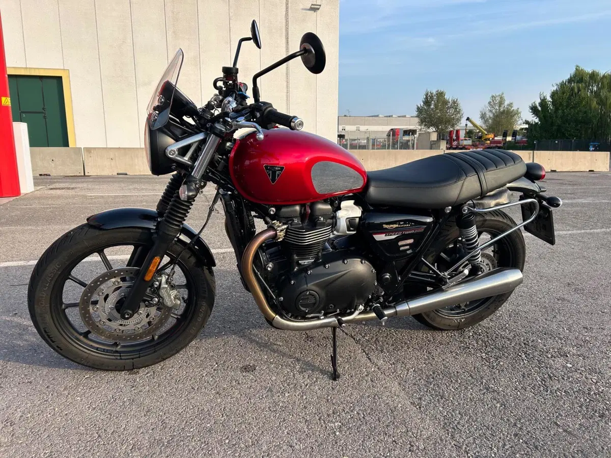 Triumph Speed Twin 900 Chrome Edition (2023) (2)