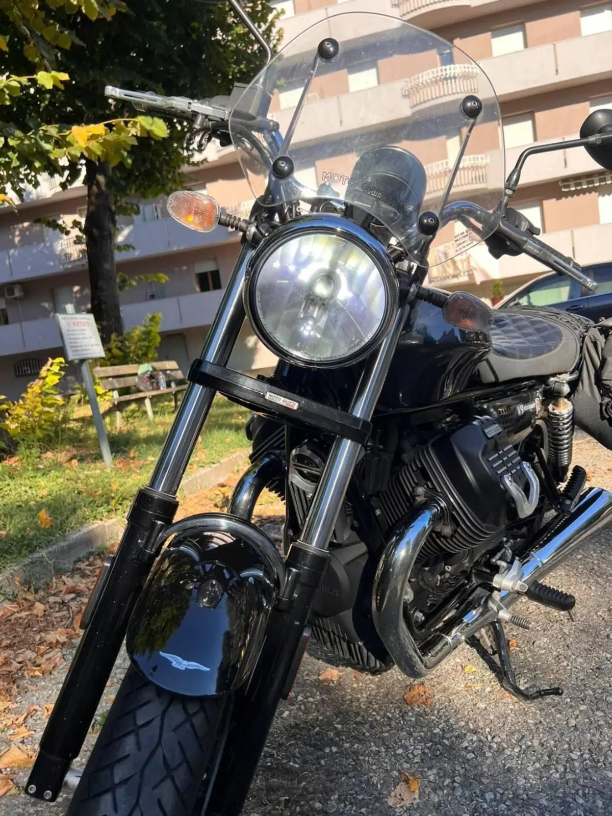 Moto Guzzi V9 Roamer (2018 - 20) (2)