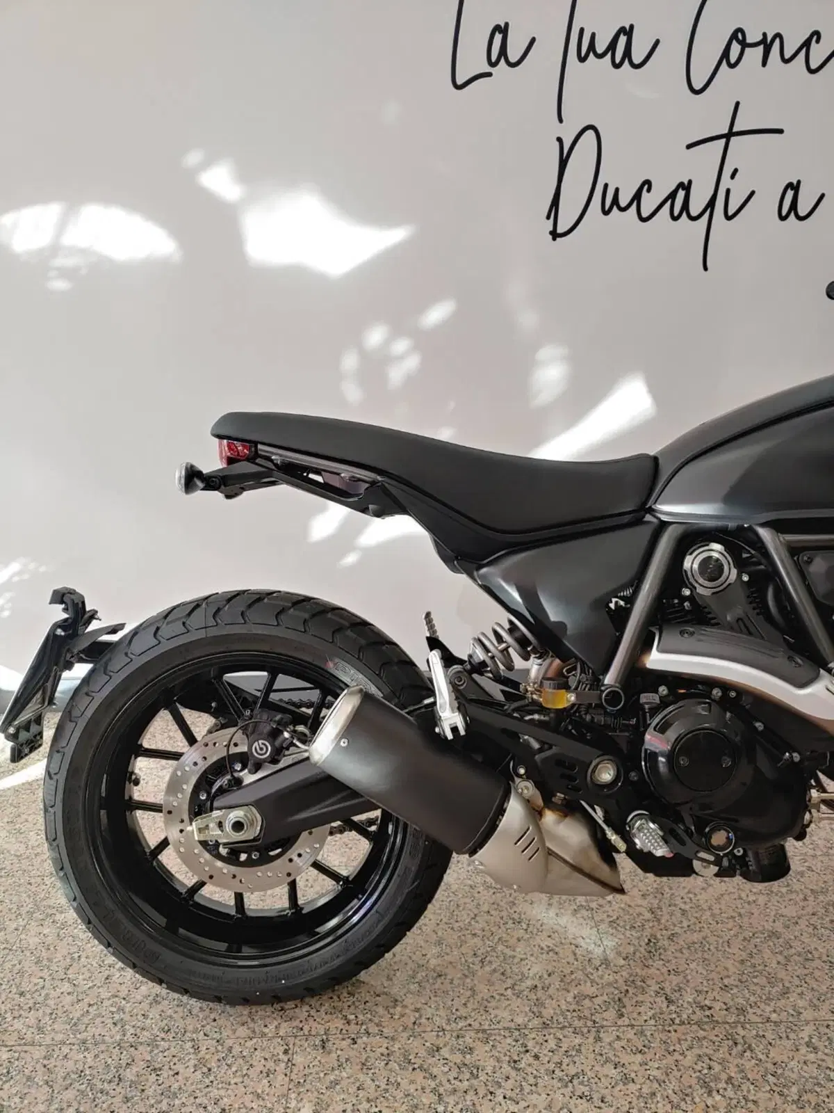 Ducati Scrambler 800 Icon Dark (2025 - 26) (4)