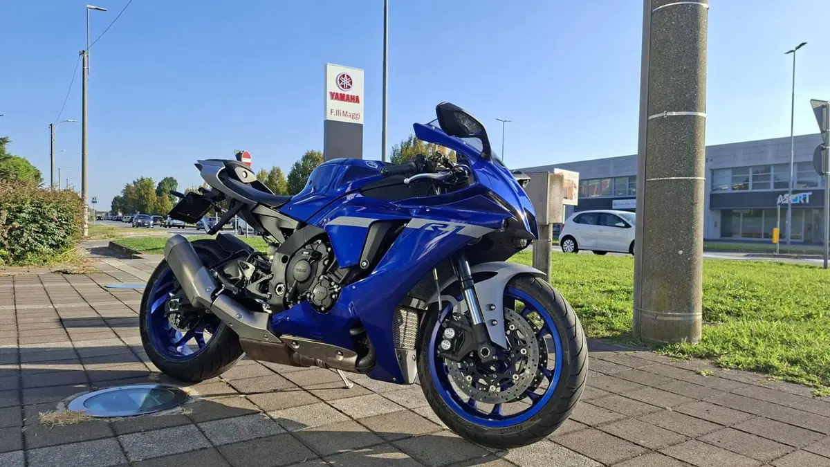 Yamaha YZF R1 (2020 - 25) (2)
