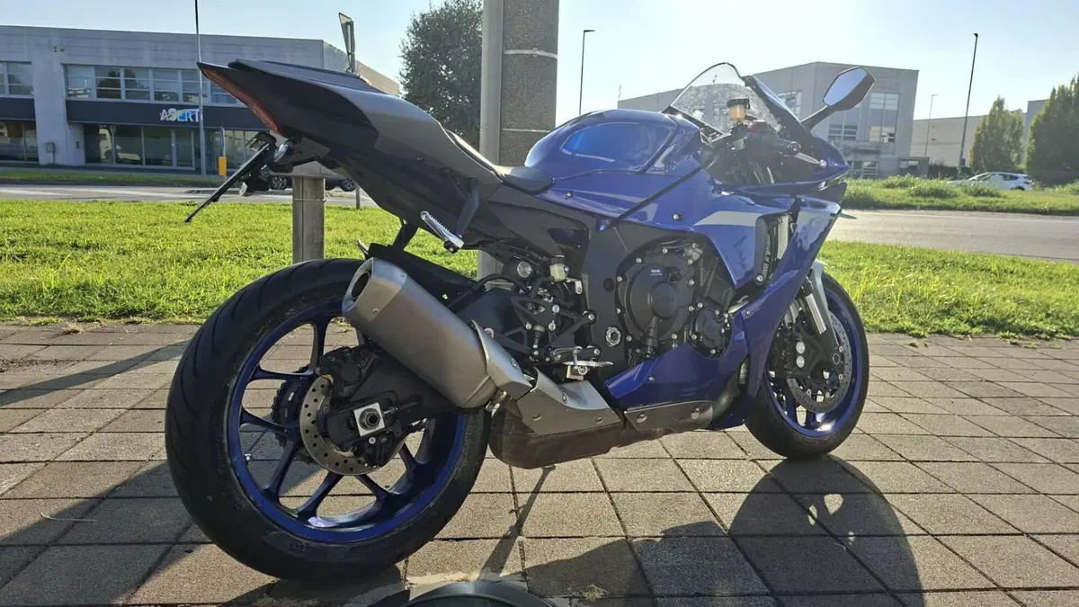Yamaha YZF R1 (2020 - 25) (5)
