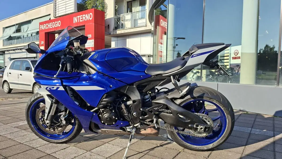 Yamaha YZF R1 (2020 - 25) (6)