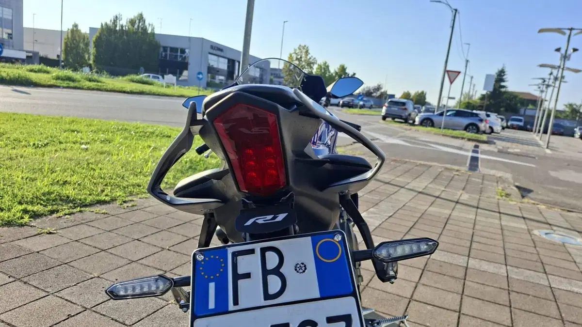 Yamaha YZF R1 (2020 - 25) (7)