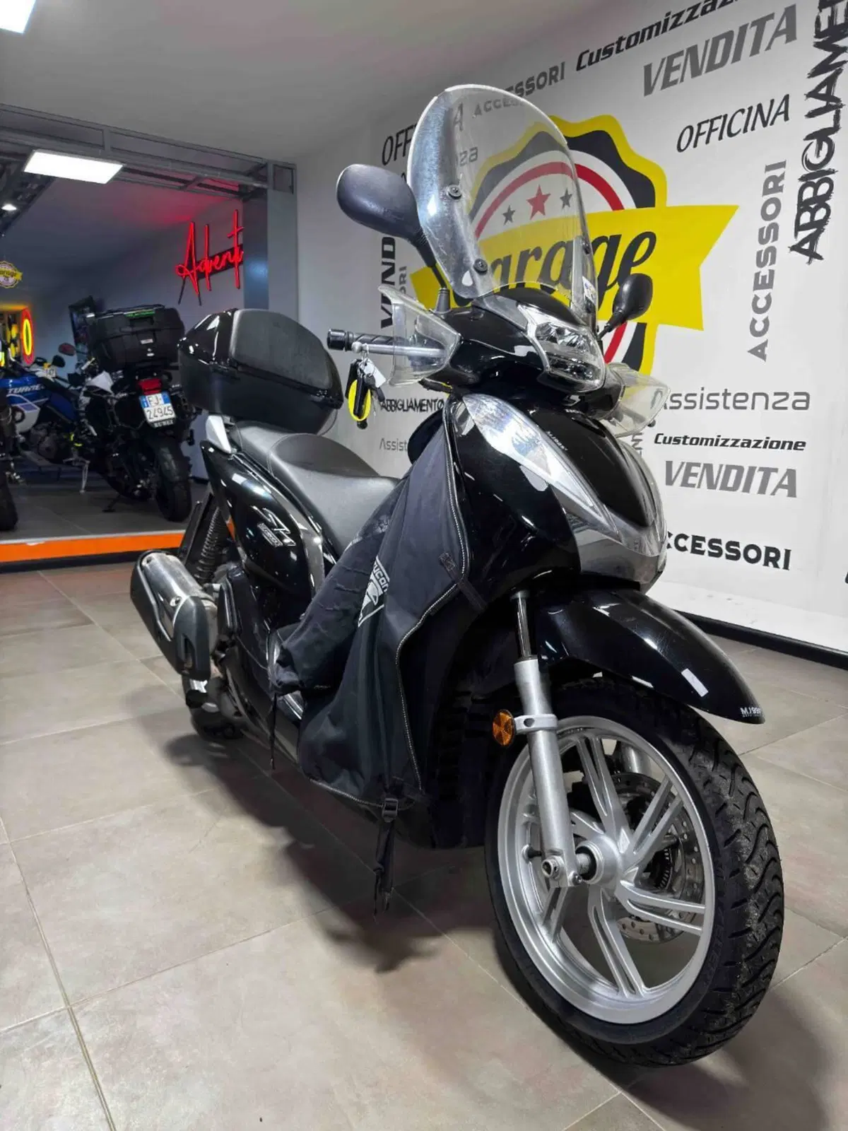 Honda SH 300 i ABS (2016 - 20) (2)